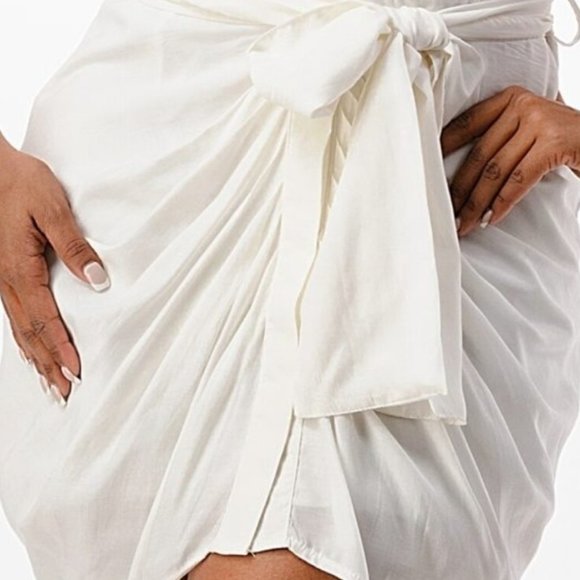 White dress soft fabric - Picture 2 of 4